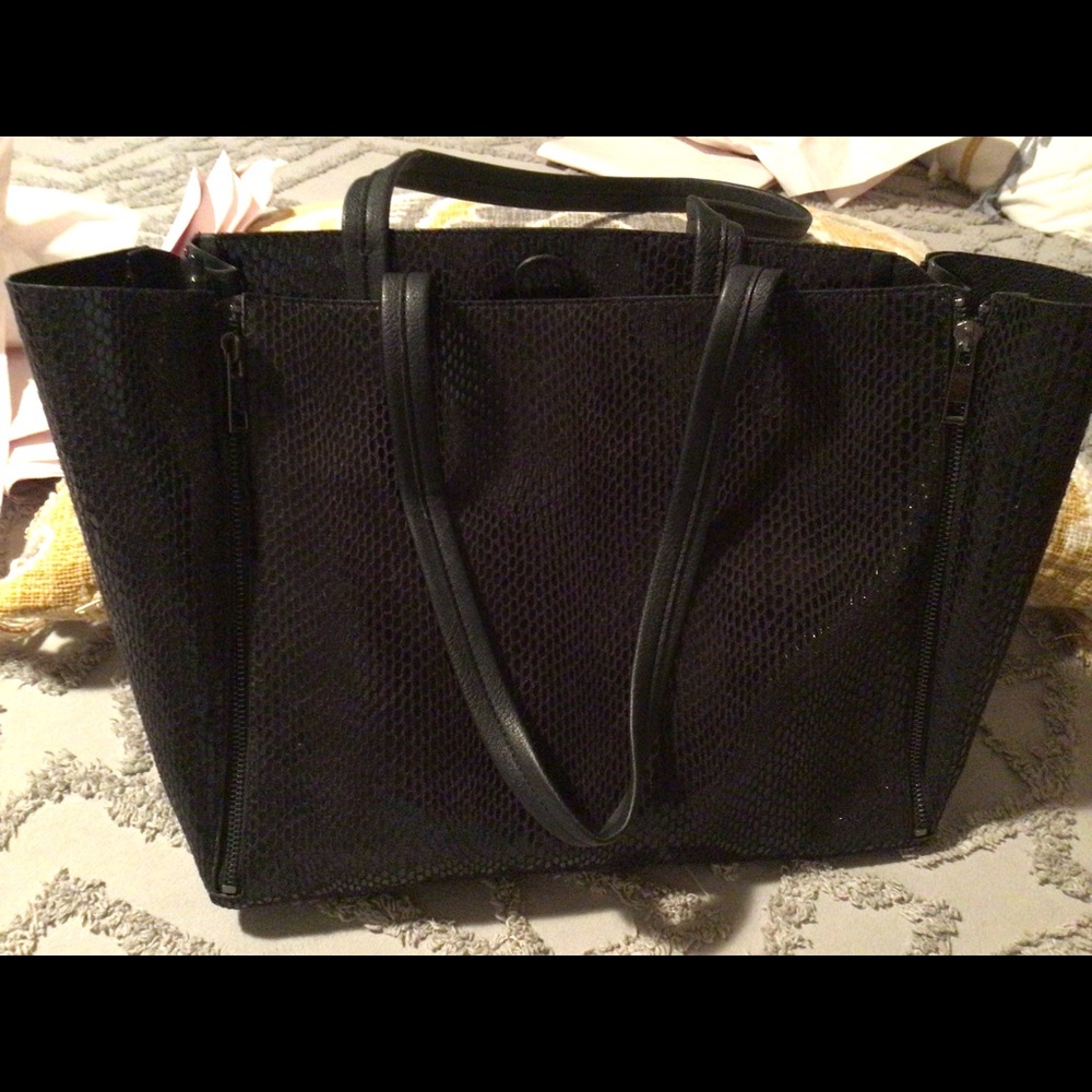 Black tote